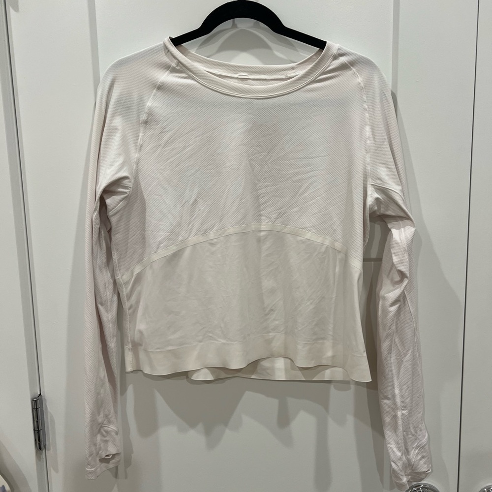 Lululemon White Women’s Athletic Cropped Long Sleeve Large?